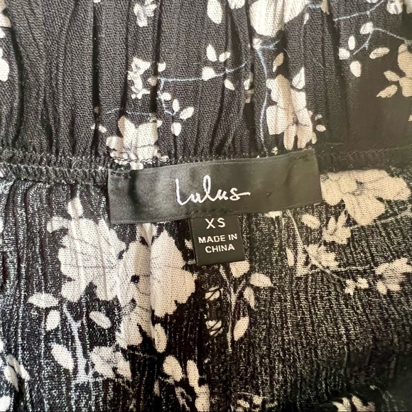 Lulu’s | Black Floral Print Wide-Leg Pants - Picture 4 of 4